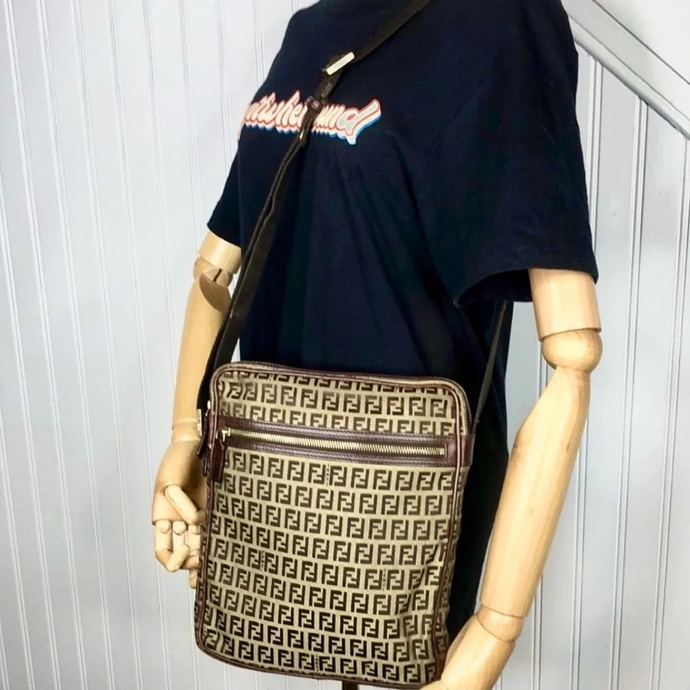FENDI Zucca Canvas Leather Olive Green Brown Crossbody Messenger Shoulder Bag